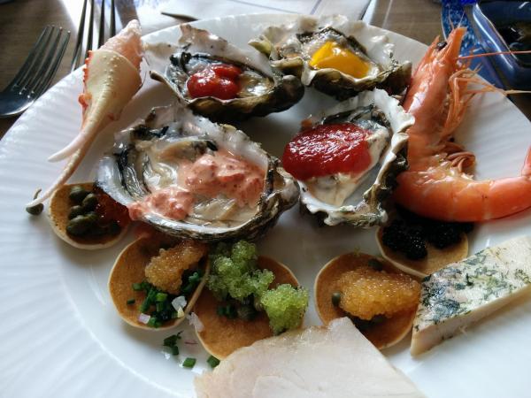 Li Plate 2 Oyster-Caviar-Shrimp-Crab Craw.jpg