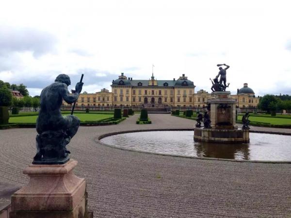 sweden king palace.jpg