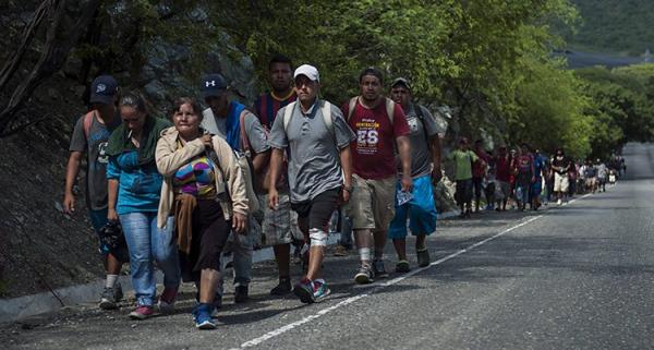 Folk från Honduras på väg mot USA.jpg