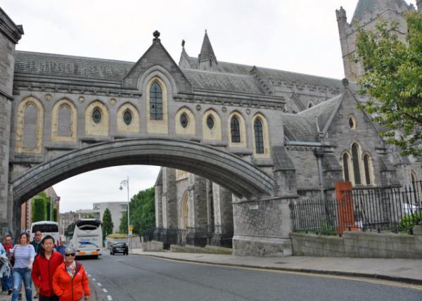 2016-07-10_Christ Church Cathedral_Stone Bridge Leading to Synod House-40001.JPG