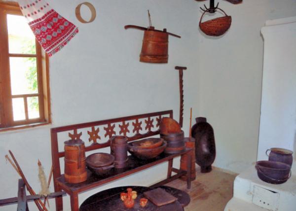 2015-06-24_Dimitrie Gusti National Village Museum_19C Traisteni Household-20001.JPG