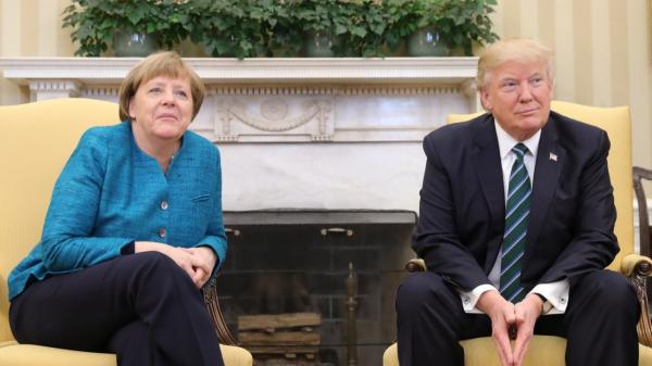 Trump weigert Merkel den Handschlag.jpeg