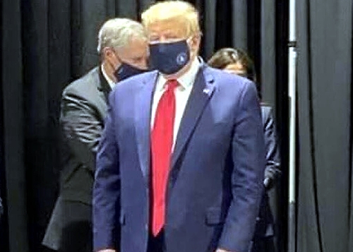 featured_Trump_in_mask__5-21-20_ford_ypsi_plant_42720.jpg