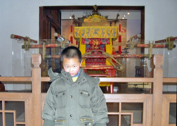 2008-02-11_Qing Emperor's Sedan Chair-2.JPG