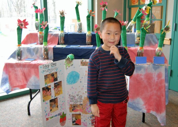 04-22-09_ Art Show @ Kindergarten of UGCLC Ϲڵ׶԰ѧǰࡤչ0001.JPG