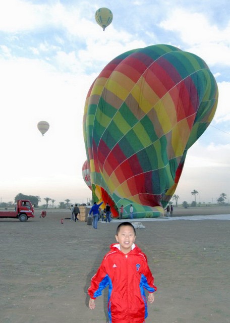 04-08-11_ Hot-Air Balloon_ Thebes-10001.JPG