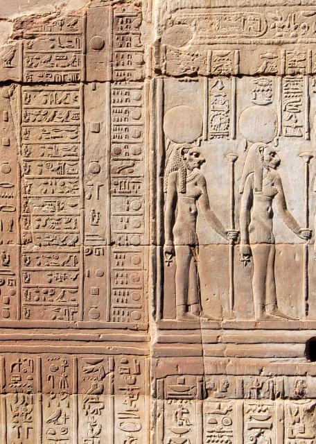 04-07-11_ The calendar shows the figures for the days of the month (roll over the picture) and the hieroglyphs for the inundation season, Akhet. On the thirtieth o-20001.JPG