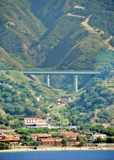 1750454320425724.jpg 2018-07-16_Reggio Calabria_Motorway 雷焦·卡拉布里亚高速公路-10001.JPG