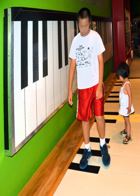 1762618209817351.jpg 2013-07-14_Walking Piano 行走钢琴-20001.JPG