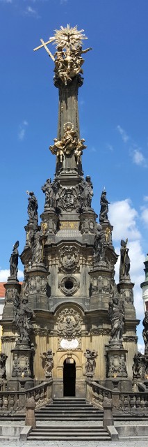 Holy Trinity Column in Krems0001.JPG