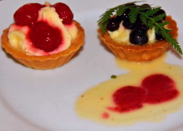 2016-07-03_Lunch_Berry Tarts w Champagne Sauce0001.JPG