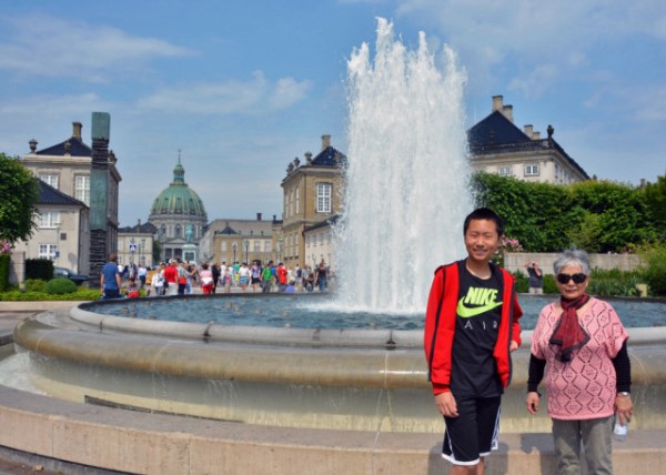 2016-06-25_Amalienborg Palace Square0001.JPG