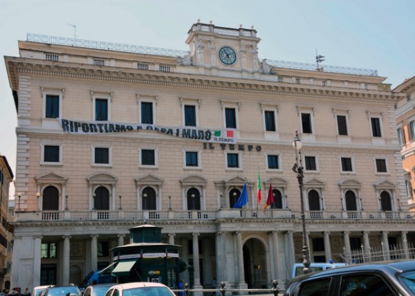 2015-07-05_Piazza Colonna_ Palazzo Wedekind0001.JPG