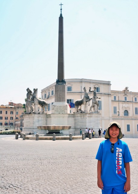 2015-07-05_Piazza del Quirinale_Fountain of Castor & Obelisk Quirinale0001.JPG