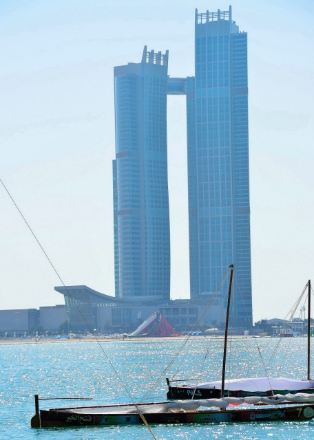 2013-12-07_Abu Dhabi Corniche_Nation Towers Ҵ-50001.JPG