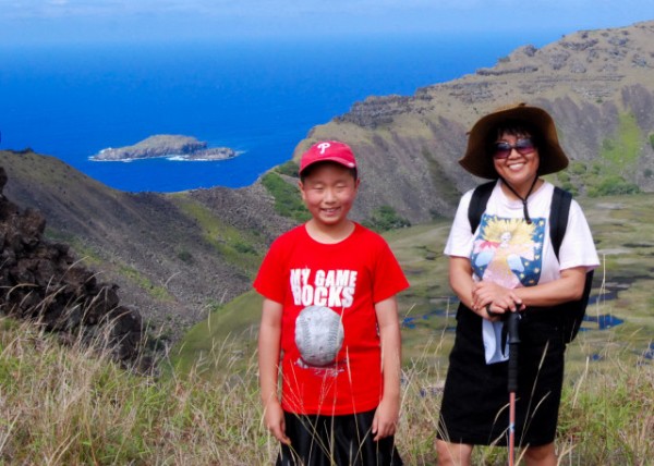 12-18-12_ Rano Kau_A Gap @ the Southern End of the Crater Wall ڻɽǽ϶һ϶-260001.JPG