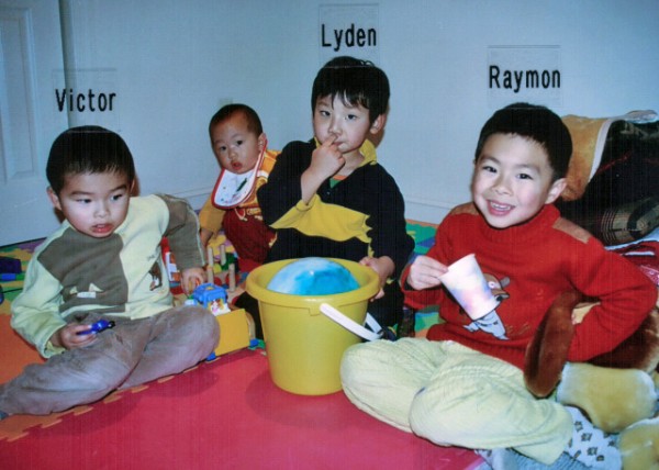 12-25-04_Victor-Lydon-Raymon-Aiden0001.JPG