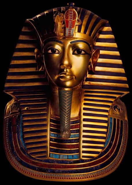 Mask of Tutankhamun D̹S0001.JPG