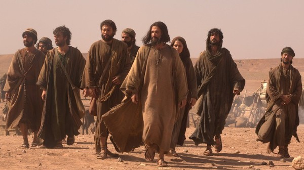 Jesus-leads-disciples.jpg