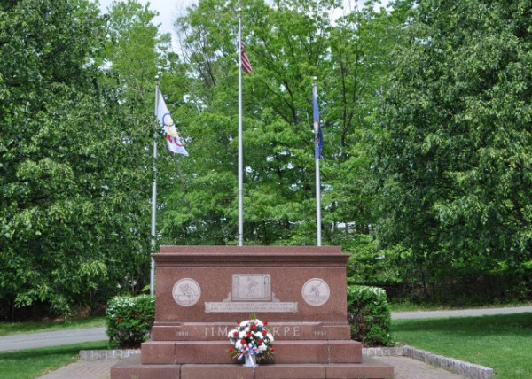 Jim Thorpe's Grave0001.JPG