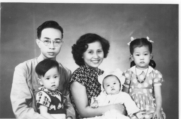 id13345355-Chapter-1-Family-Photo-1951-in-Canton-China[1].jpeg