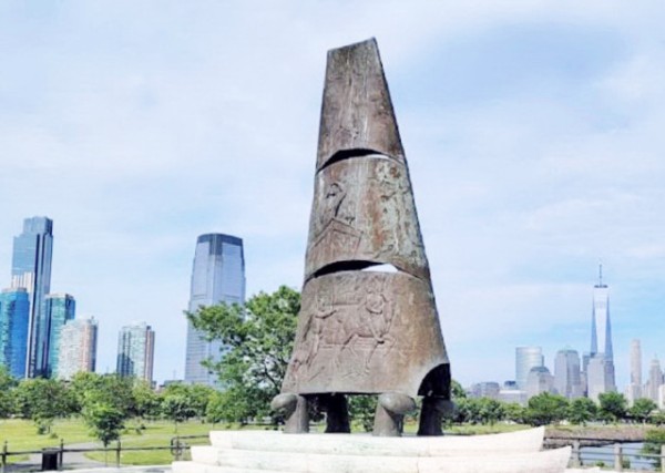 2021-11-28_Monument of Columbus0001.JPG