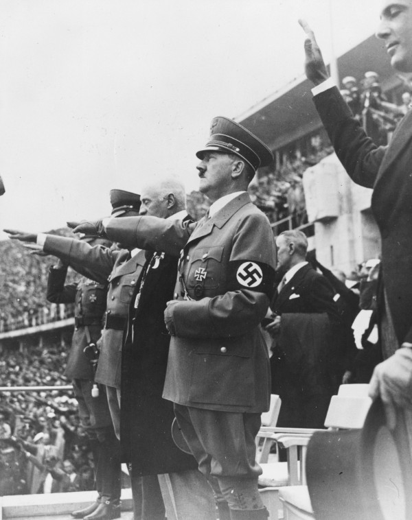 Adolf+Hitler+Berlin+1936.jpg
