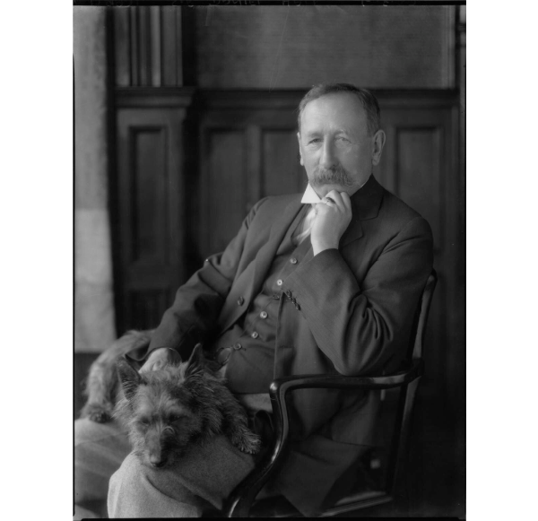 Sir (Alfred) Daniel Hall (1864-1942).png