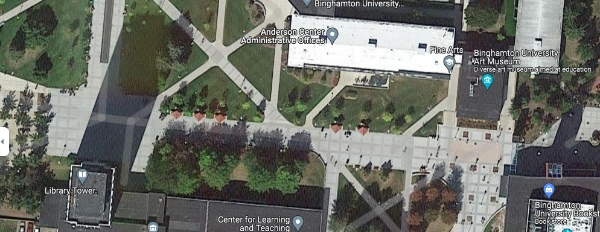 2宾汉顿分校google俯视图，图书馆塔楼在左，学生会钟塔在右.jpg