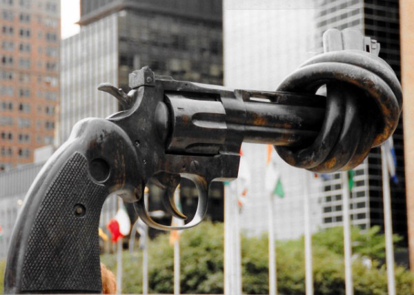 UN_Non-Violence Sculpture by Luxembourg0001.JPG