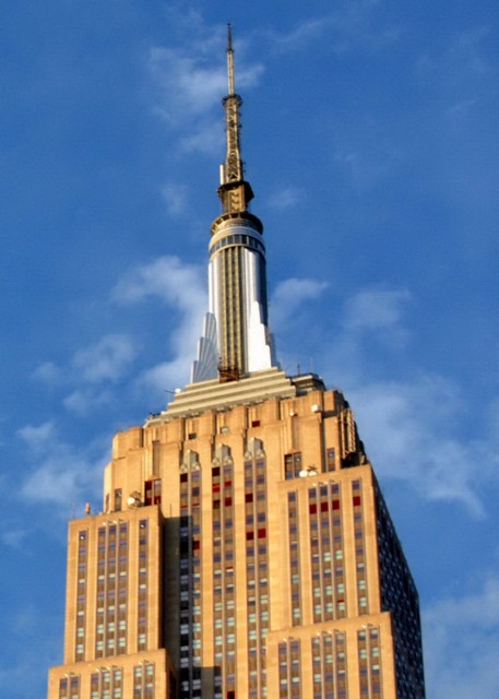 2022-09-25_Empire State Bldg in Art Deco w Antenna for Broadcast Stations atop (1931)0001.JPG