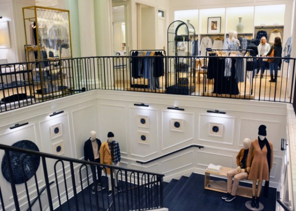 2022-10-22_160 5th Ave_Club Monaco_a Canadian-founded low-end luxury casual clothing retailer0001.JPG