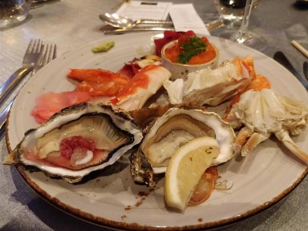 1671022292577609.jpg 0-4 各色海鲜来一盘.jpg