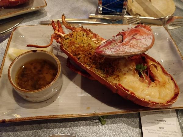 1671022322606153.jpg 1-2 烤龙虾 Grilled Lobster w Garlic Butter Sauce.jpg
