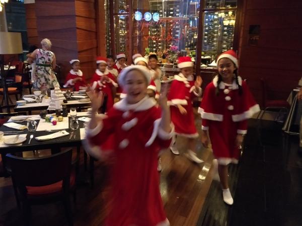 1671022391751957.jpg 2-4-1 小歌手们向我们走来.jpg