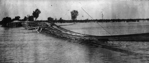 昭和十三年七月，中国军队在郑州花园口决堤放水后，开封中牟附近黄河破坏惨状.jpg