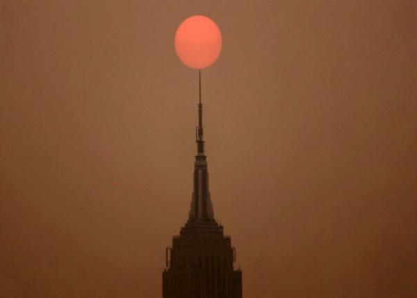 2023-06-06_Shrouded Sun as Rised in a Hazy_ Smoky Sky behind the Empire State Bldg by New York Post0001.JPG