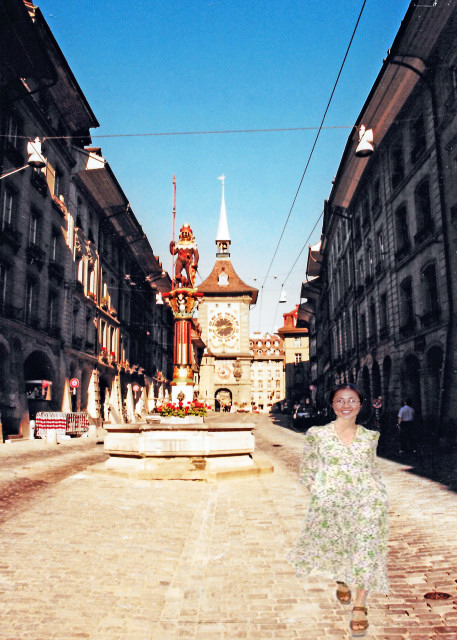 1998-07-03_Clock Tower w Bears a Rooster & a Jester in 13C in Bern-20001.JPG