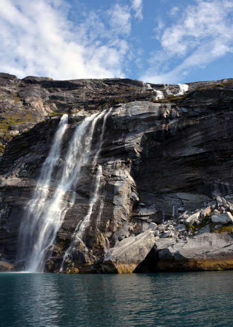 2023-08-21_Waterfalls of Sermitsiaq Glacier in Godthabs Fjord-10001.JPG