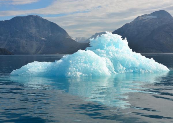 2023-08-21_Iceberg Floating in Water-10001.JPG