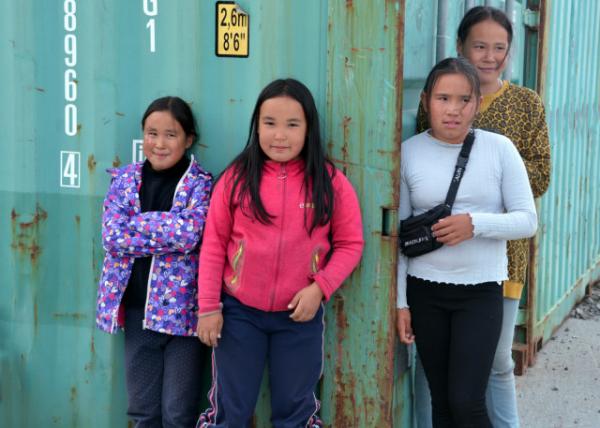 2023-08-24_Inuit_School Girls in Front of Blue Wooden Texture0001.JPG