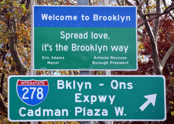 2023-11-04_Brooklyn_Signpost in Dumbo0001.JPG
