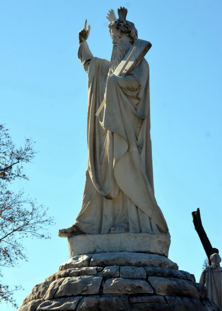 2023-11-18_Catholic Total Abstinence Fountain_Moses Striking the Rock of Horeb0001.JPG