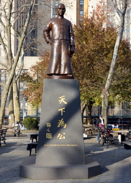 2023-12-08_Columbus Park_Statue of Chinese Statesman Dr. Sun Yat-sen0001.JPG