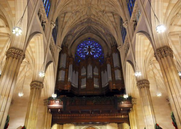 2023-12-08_St. Patrick's Cathedral_Grand Rose Window & Organ0001.JPG