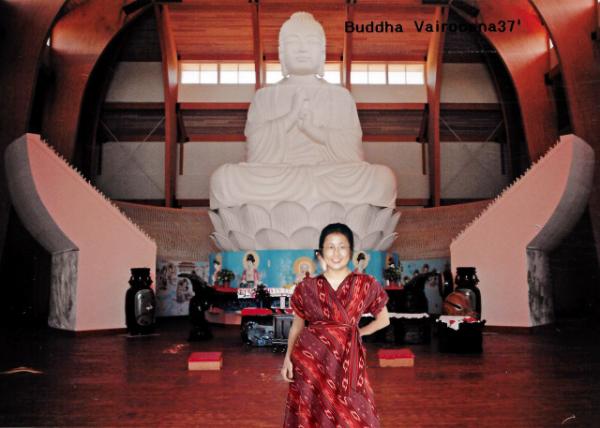 1998-07-18_Great Buddha Hall_Buddhas-10001.JPG