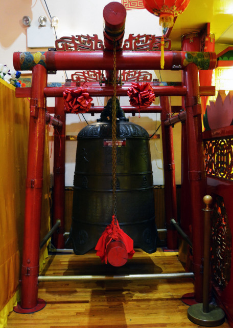2023-12-08_Mahayana Buddhist Temple_Ritual Bell0001.JPG