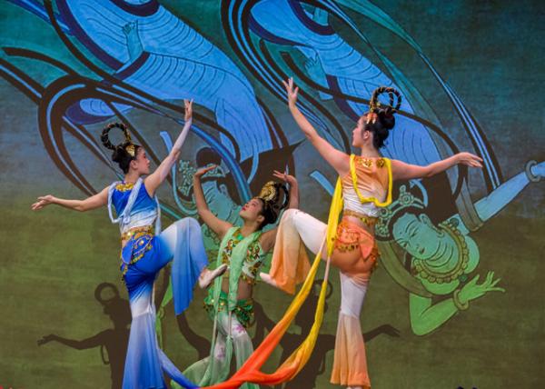 2024-01-28_28_Dunhuang Dance w Long Silk Flying Apsaras0001.JPG