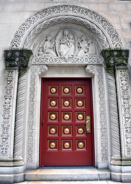2024-03-10_Arch Stone Door w Alluring Pattern_Ave Maria0001.JPG
