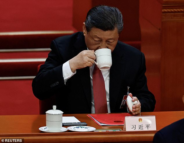 中国国家主席习近平出席在中国北京举行的为期一周的全国人民代表大会